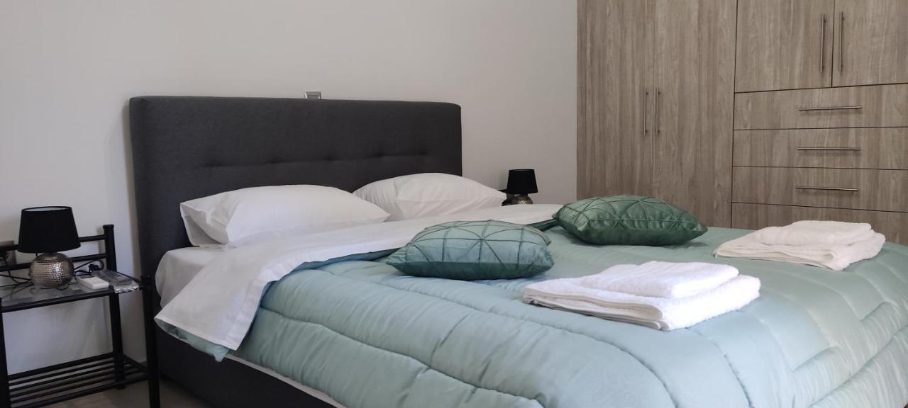 Modern Apartment In Itea Luaran gambar